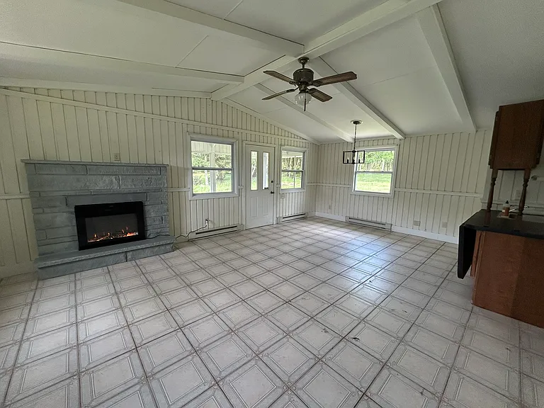 548 Mountain Rd — Photo 3