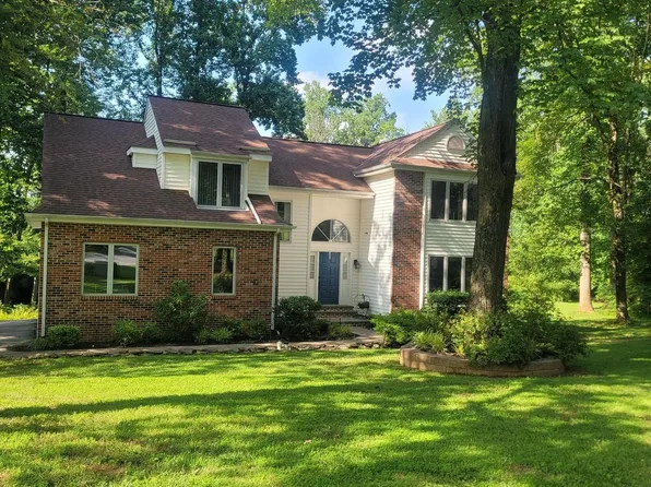 223 Pine Valley Dr, Coatesville, PA 19320