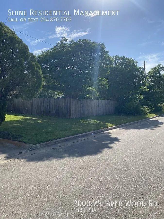 Welcoming neighborhood known for cozy, well-kept single-family brick homes, mature trees, and a p... — Photo 4