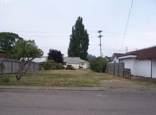 956 Laurel Ave, Reedsport, OR 97467