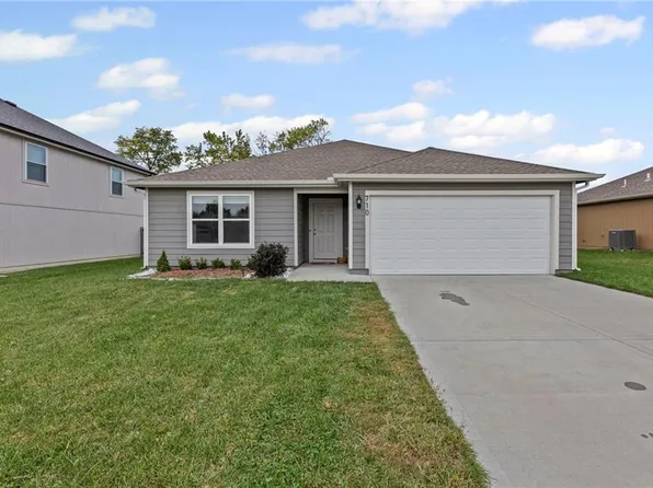 710 Hidden Meadows Dr, Paola, KS 66071