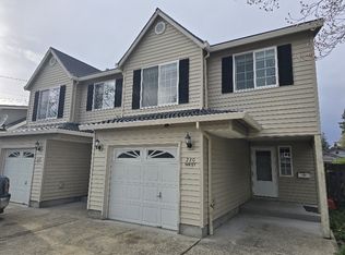 220 W Hereford St, Gladstone, OR 97027