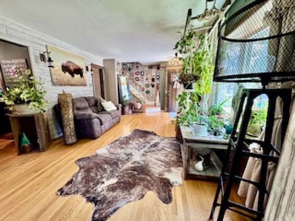 2nd image of 1118 W Parkway Blvd
