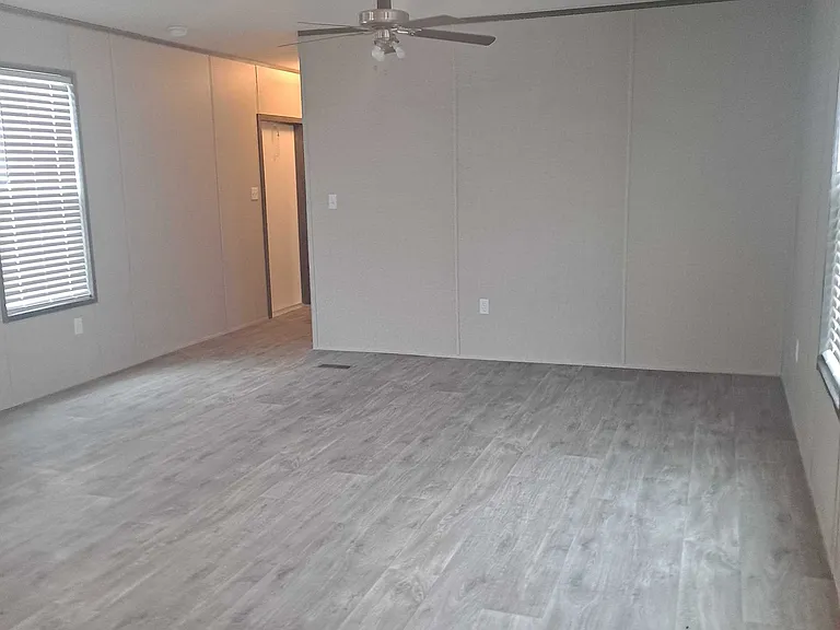 114 W Walker Ave — Photo 3
