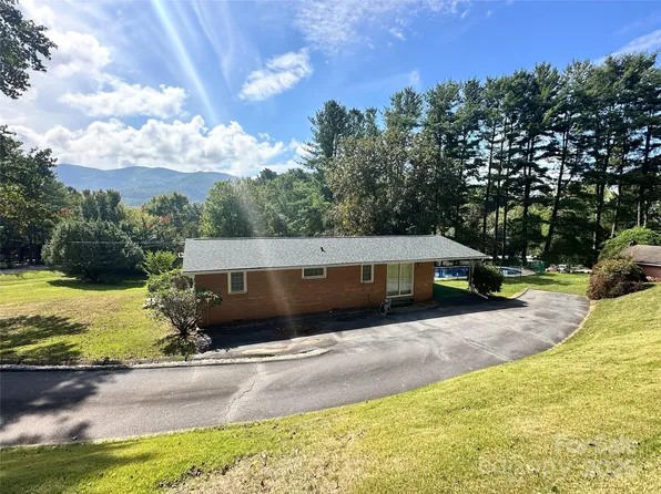 236 Mountain Crest Rd, Swannanoa, NC 28778