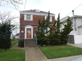 451 Beach 141 St, Belle Harbor, NY 11694