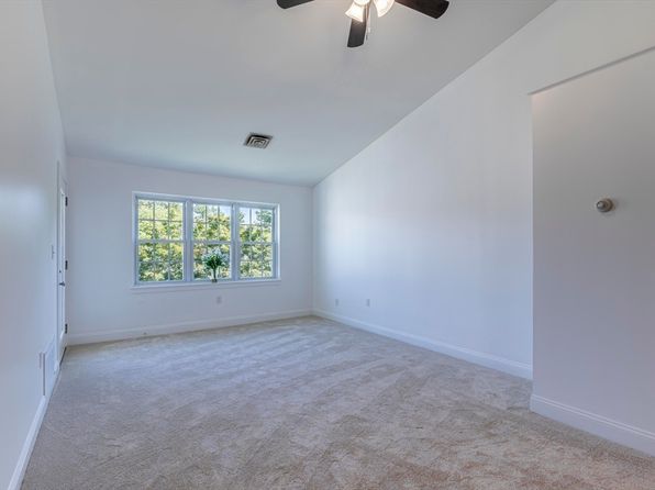 600 Brookside Dr #M, Andover, MA 01810
