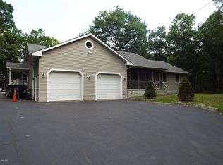 205 Lake Forest Dr, Dingmans Ferry, PA 18328
