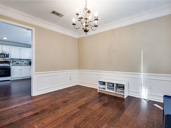 4th image of 2133 Cannes Dr
