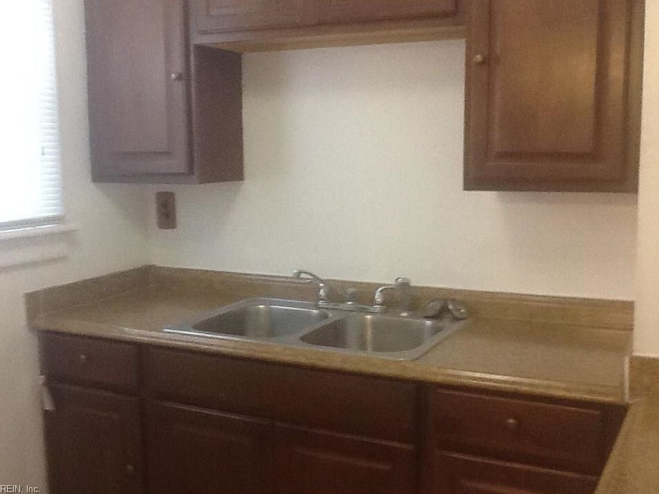 2nd image of 7942 Pythian Ave