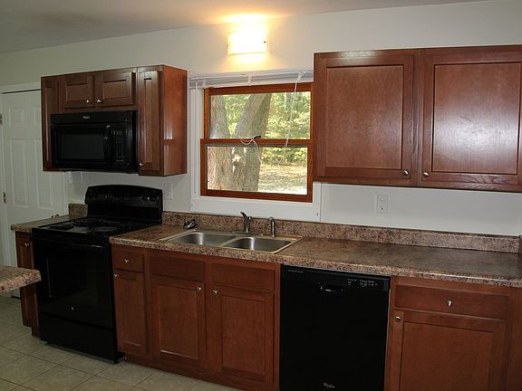 3rd image of 212 E Dewey Dr