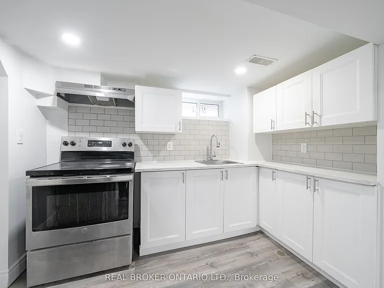 12 Villa Rd #BASEMENT — Photo 6