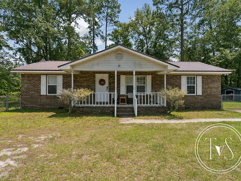 32 Gregory Ct — Photo 4