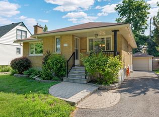859 Duberry St, Ottawa, ON K2A3T2