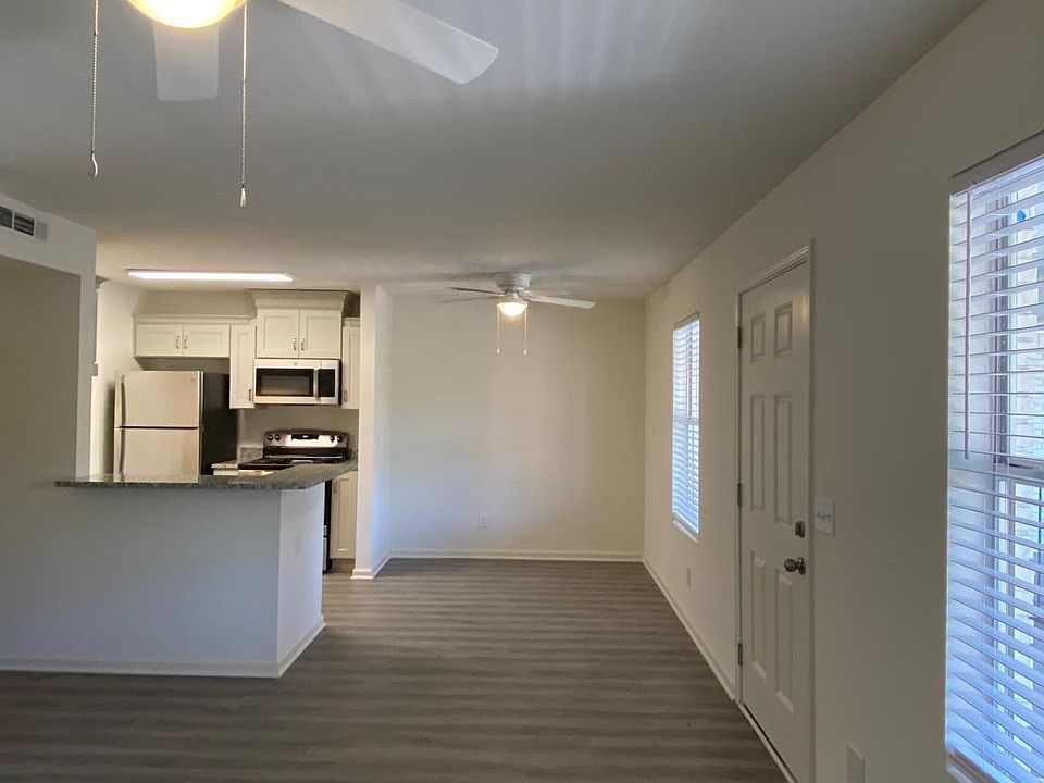 1st image of 1009 12th St