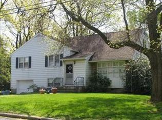 83 Seton Dr, New Rochelle, NY 10804