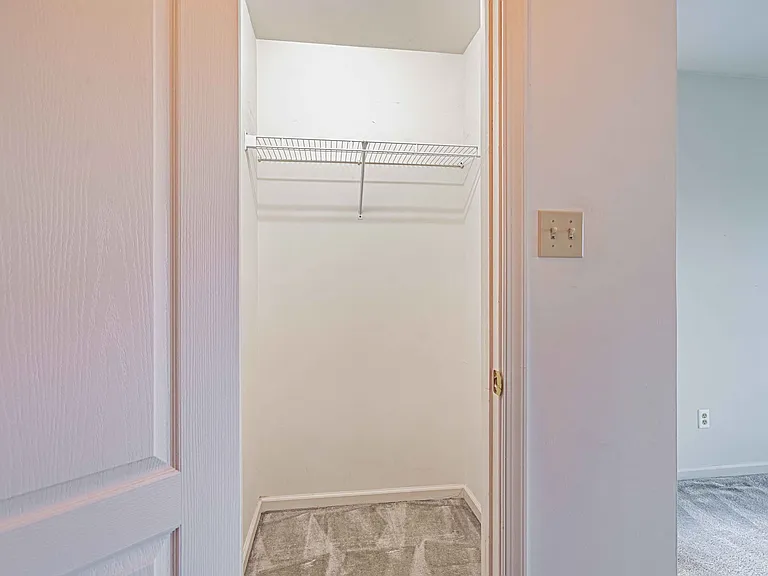 323 Surrey Pl — Photo 3