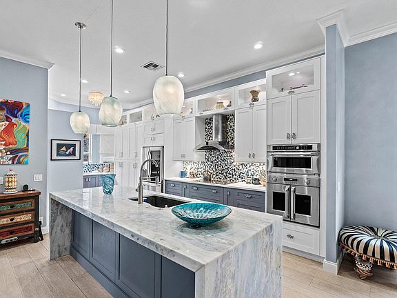 3rd image of 7060 VIVALDI Lane