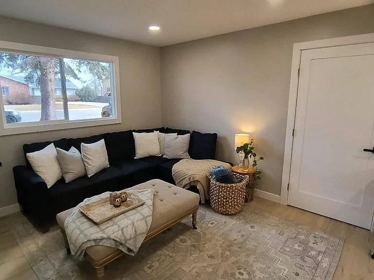 2701 Sagebrush Dr — Photo 2