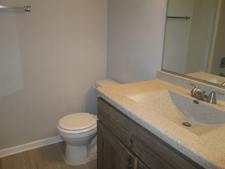 800 Brook Dr #6 — Photo 13