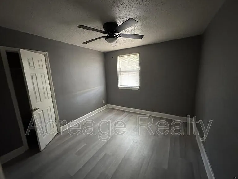 4114 Moncrief Rd — Photo 6