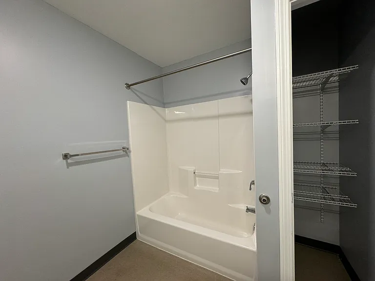 The Ridge at Eastern Trails Apartments — Photo 27