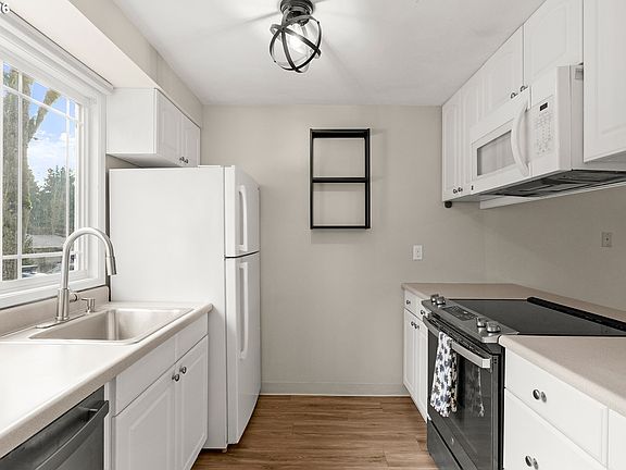 3rd image of 29650 SW Courtside Dr APT 18