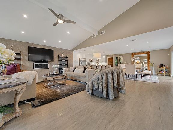 3rd image of 9948 Lakemont Dr