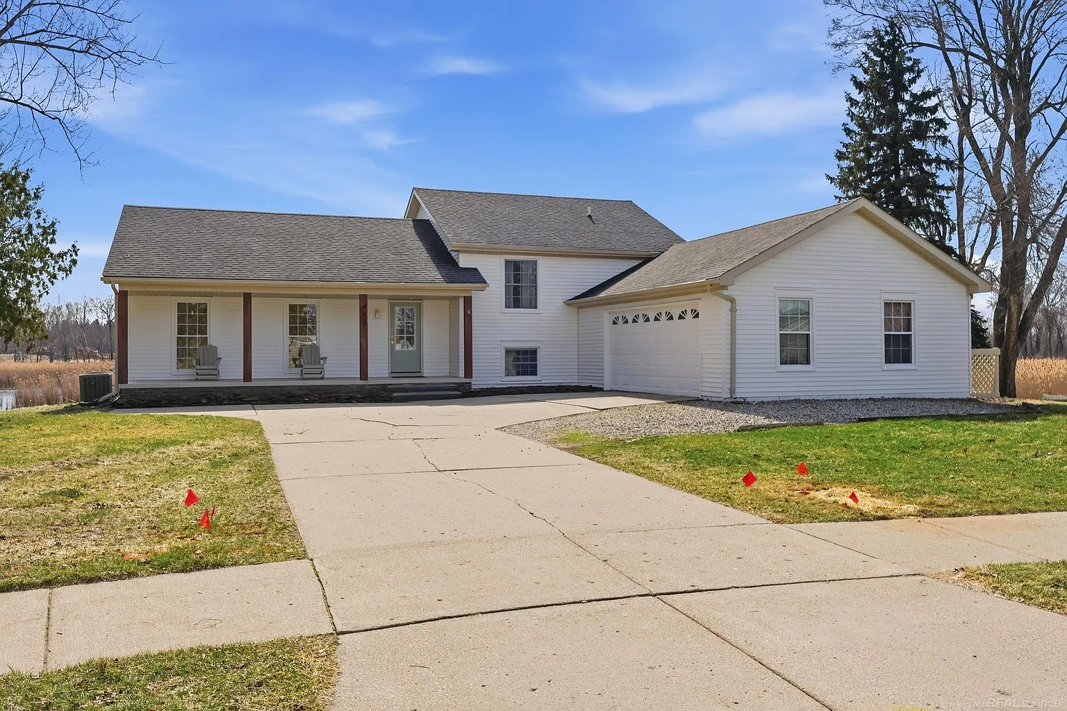 495 Lakes Edge Dr photo 1