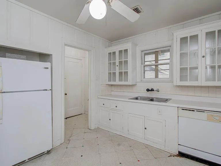 1428 Wentworth St #2 — Photo 8