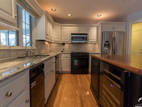 3rd image of 4700 Woodland Dr