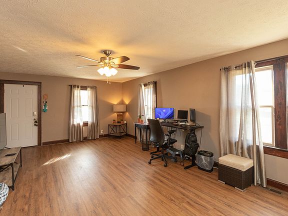 4th image of 1003 Center St