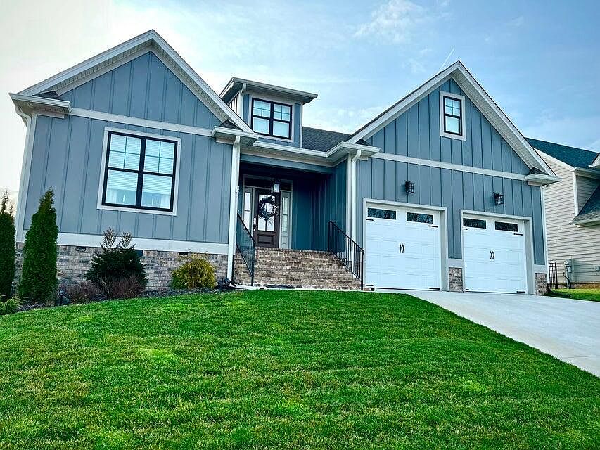 1st image of 4887 Grove Park Dr NE