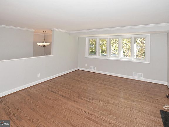 5th image of 4216 University Dr