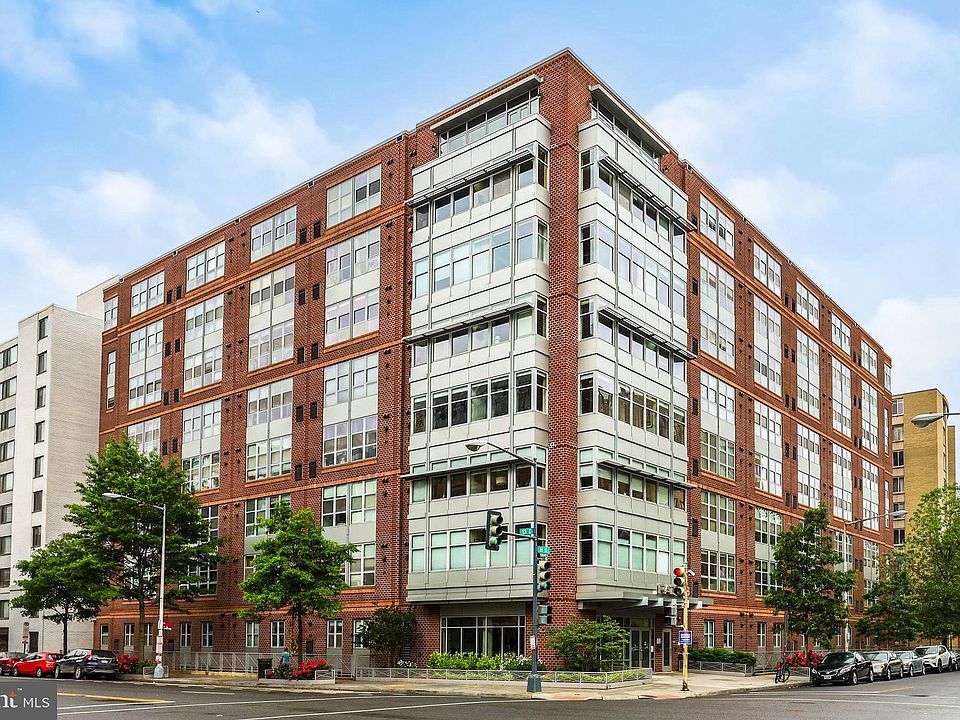 2nd image of 1300 N St NW