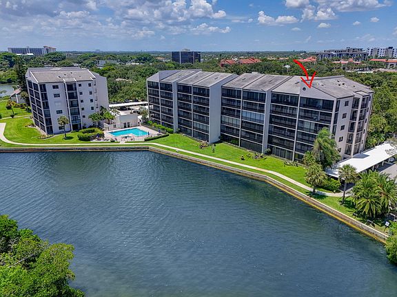 4th image of 11370 Twelve Oaks Way #611