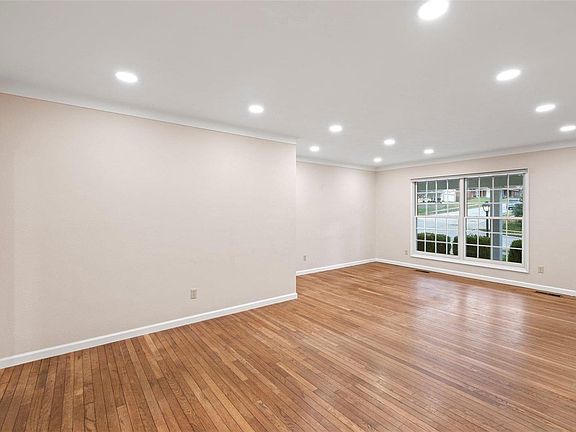 5th image of 8833 Forest Heights Dr