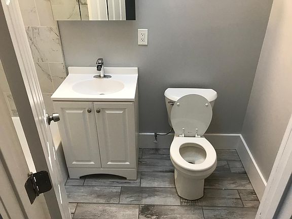 3rd image of 2731 N Austin Ave #6