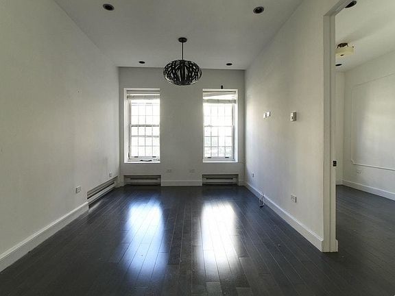 4th image of 164 E 61st St #300