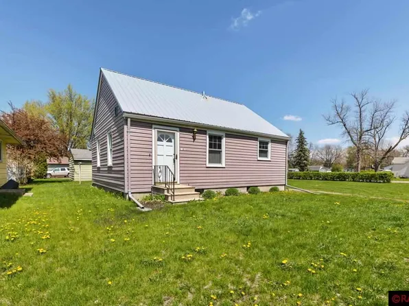 707 2nd St SW, Madelia, MN 56062