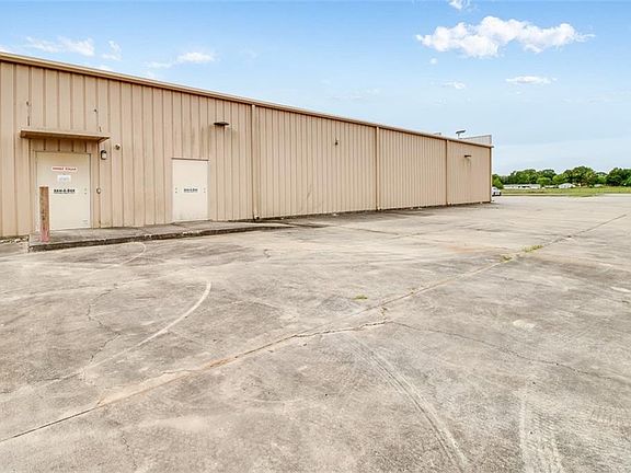 2nd image of 750 N Highway 26