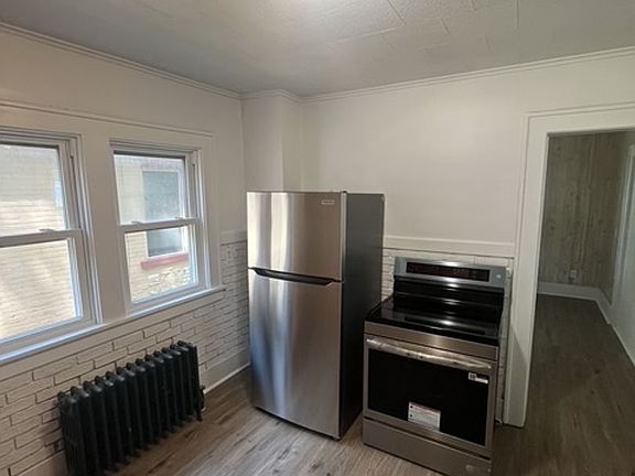 3rd image of 19 Garland Ave