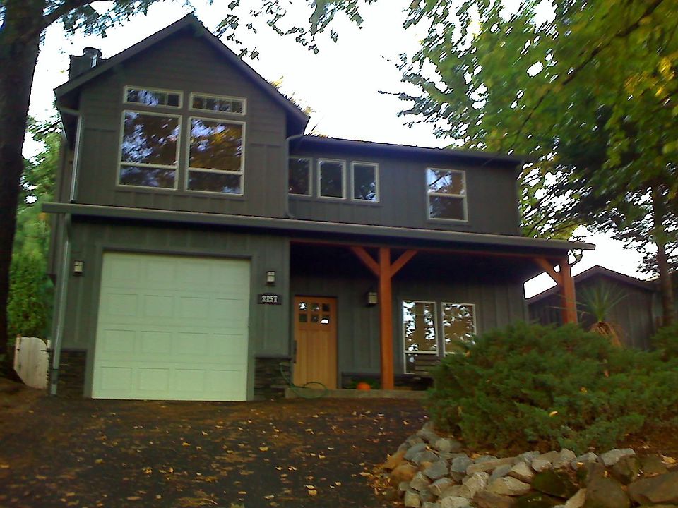 Craftsman Outside