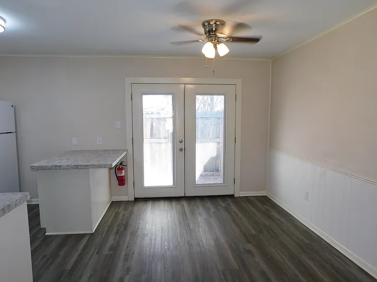 602 E South St #11 — Photo 3