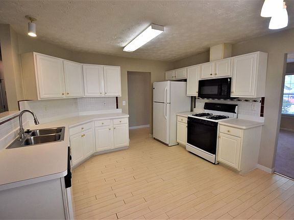 4th image of 2449 Feathertree Ln