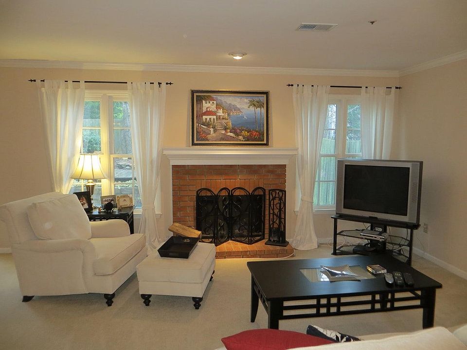 1st image of 530 Salem Woods Dr SE