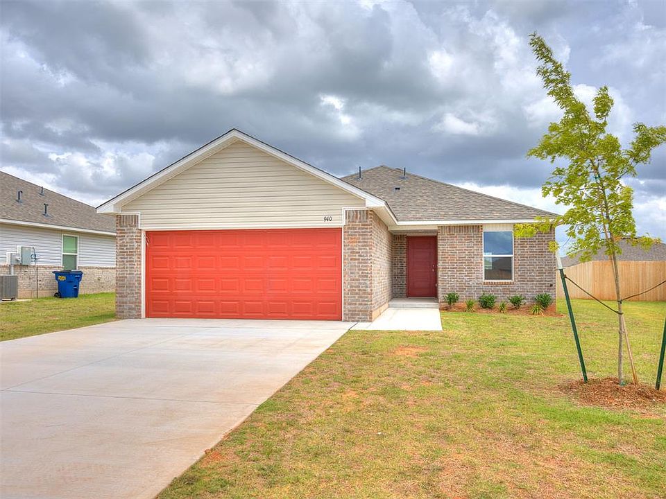 1st image of 940 S Bear Ln