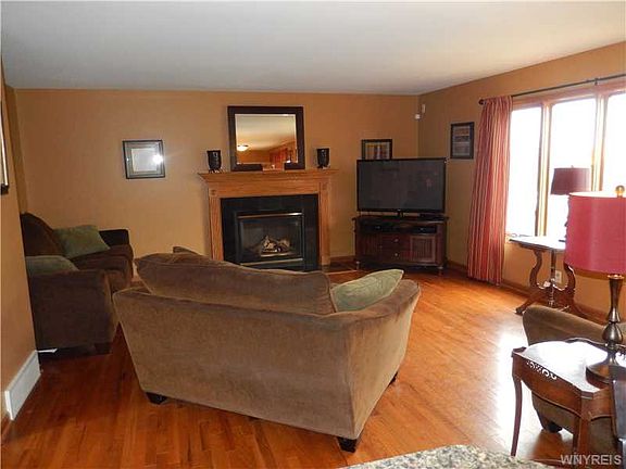 3rd image of 27 Pine Valley Ct