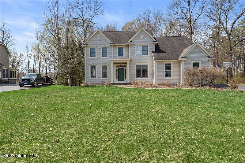 3rd image of 40 Tyler Drive
