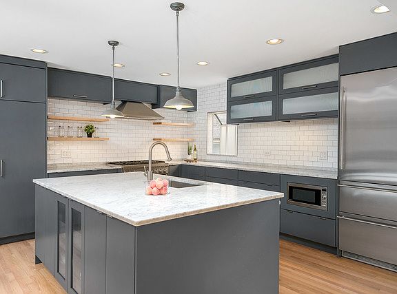 5th image of 2054 W Le Moyne St